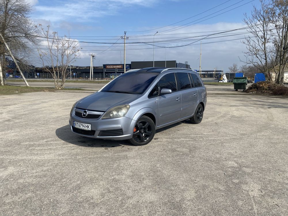 Автомобіль Opel ZAFIRA B