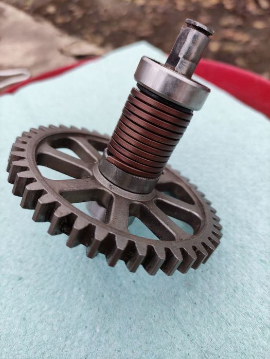 Вал з шестернею і торсійною пружиною до електропилки  Mächtz MCE-2740