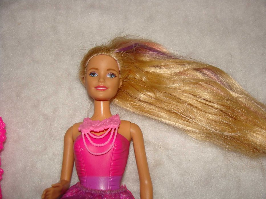 Barbie Endless Hair Kingdom Snap'n Style Princess (Ref. DPH25)