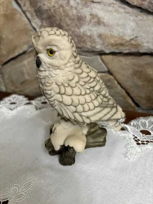 Figurka białej sowy