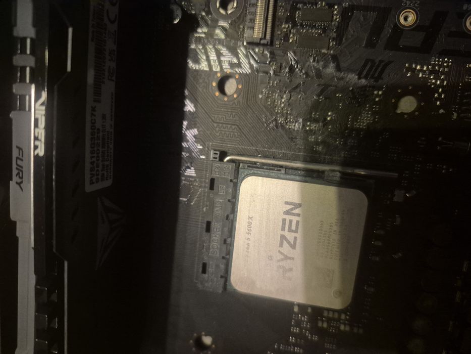 Podzespoły komputerowe - procesor, płyta główna, RAM, chłodzenie wodne