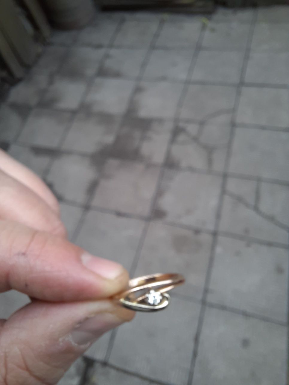 Перстень золотий 585° вага 3,00г брюлік