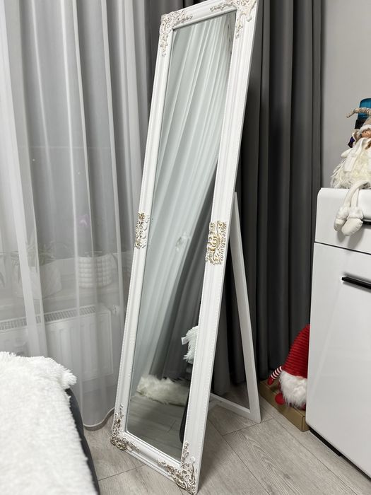 Sprzedam napinające lustro stojące w bardzo dobrym stanie.