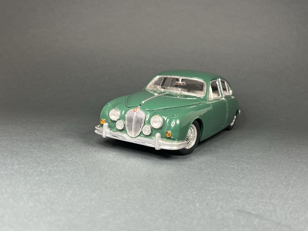 Jaguar Mark 2 модель машинка 1:18 Maisto