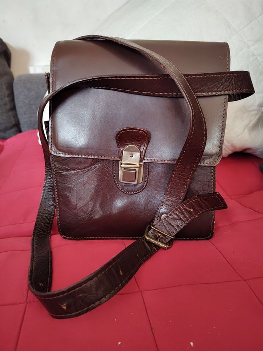 Skórzaną torebkę na ramię sprzedam