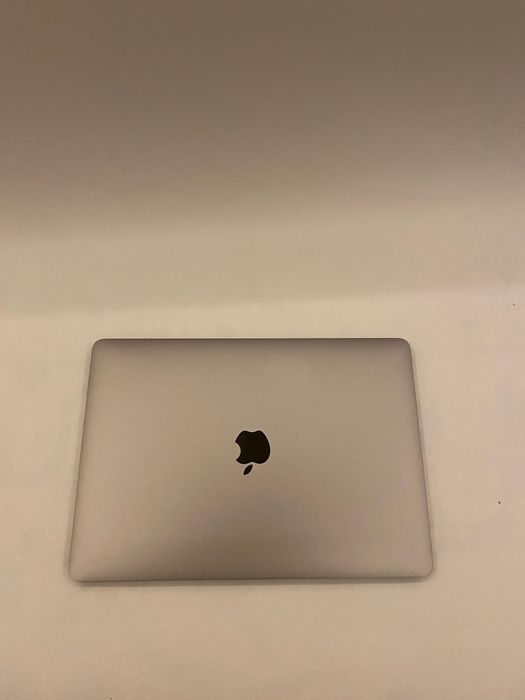 MacBook pro 13 M1 2020 8/256gb відмінний стан