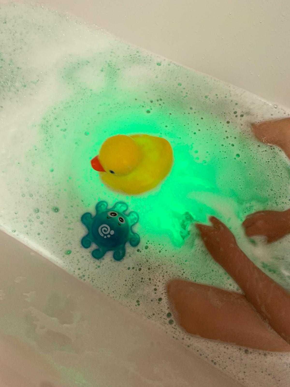 Дитяча іграшка у ванну