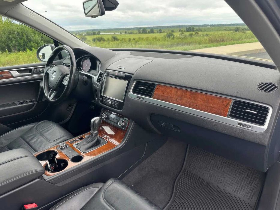 Volkswagen Touareg Sport with Nav      2014