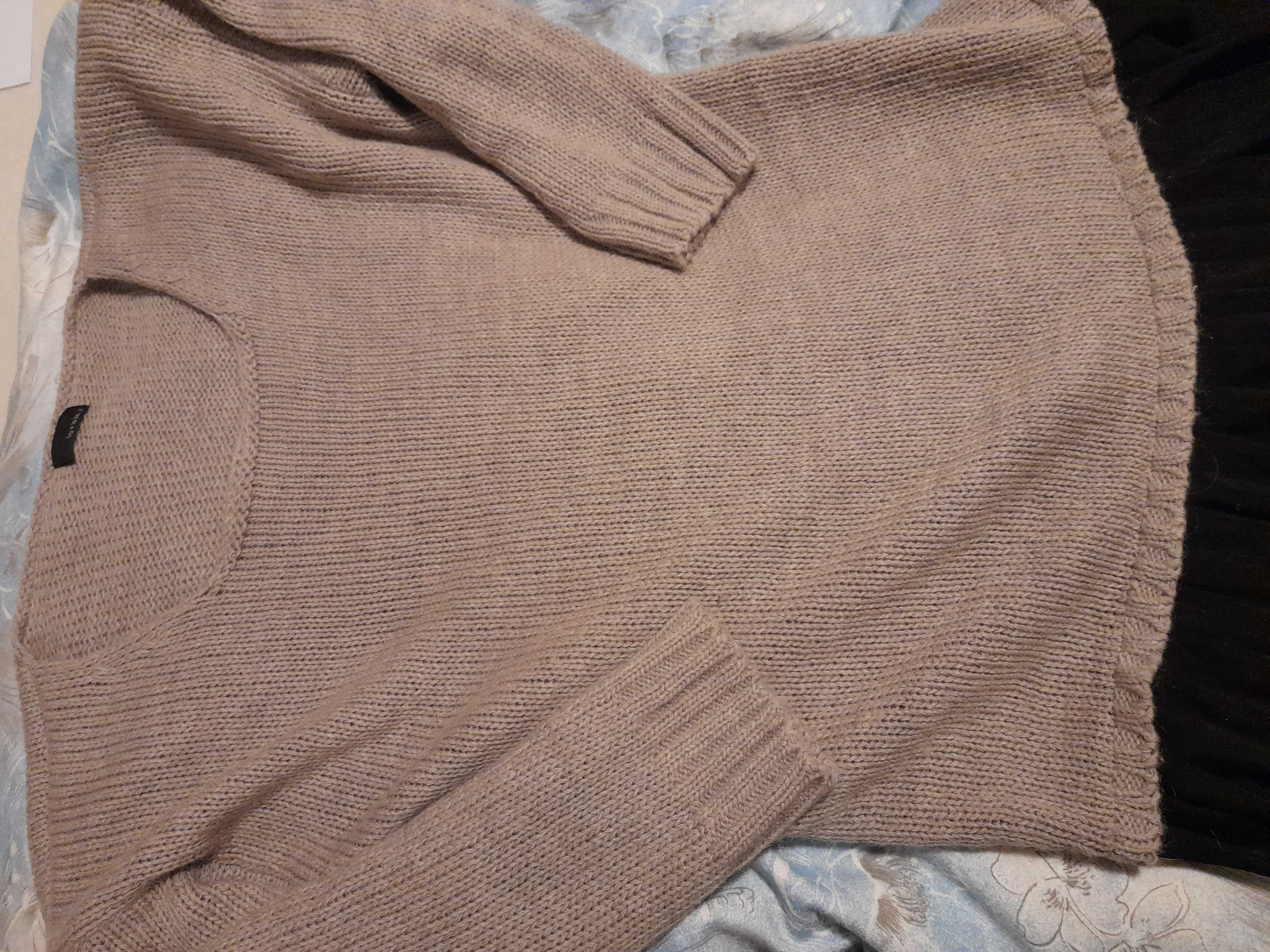 Sweter by olala cieplutki wełna falbanki czarne.