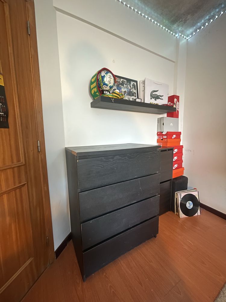 cómoda preta ikea MALM