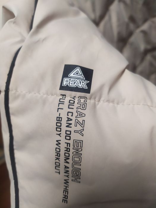 Жіночий пуховик peak