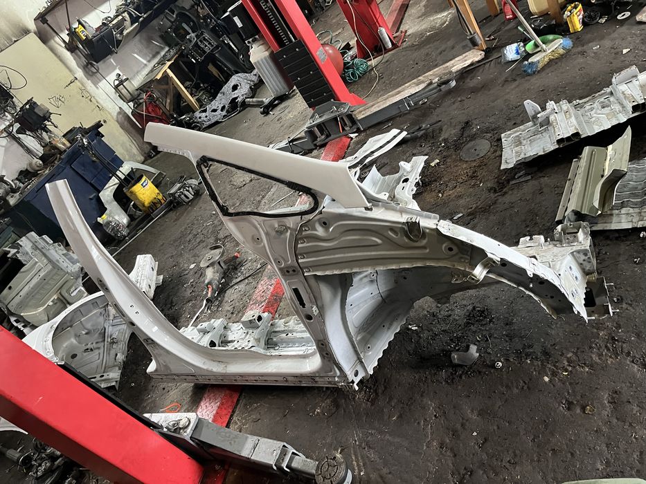 Chevrolet bolt ev 23 рік  чвертка права передня