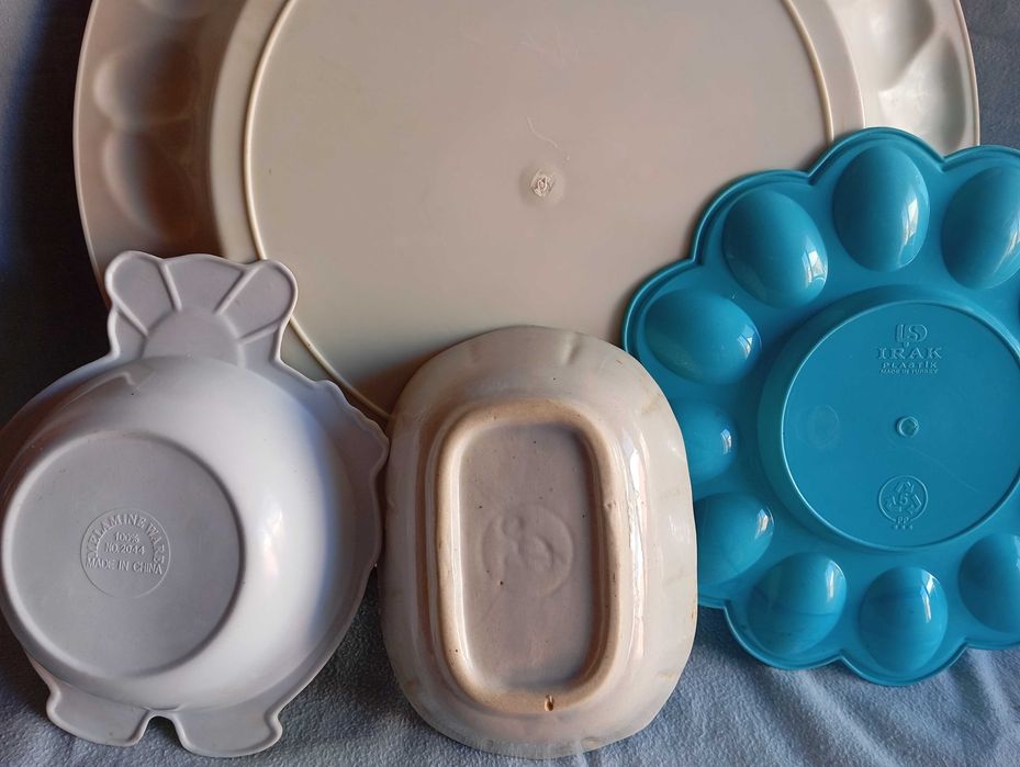 Яичница, вазочки, чашка, поднос