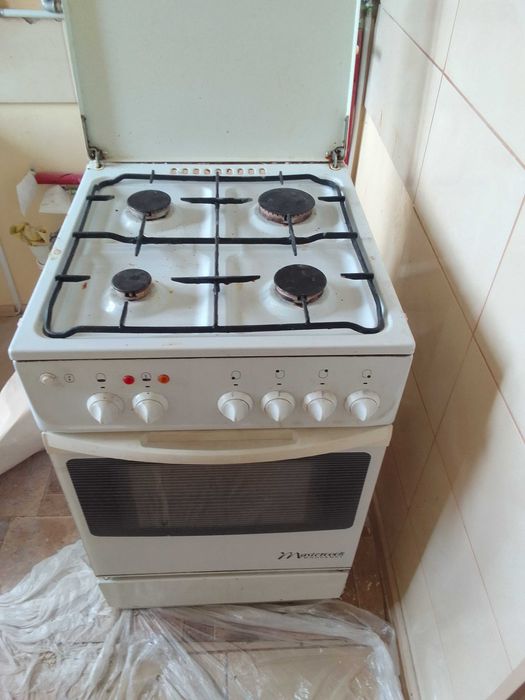 Kuchenka gazowa z piekarnikiem elektrycznym