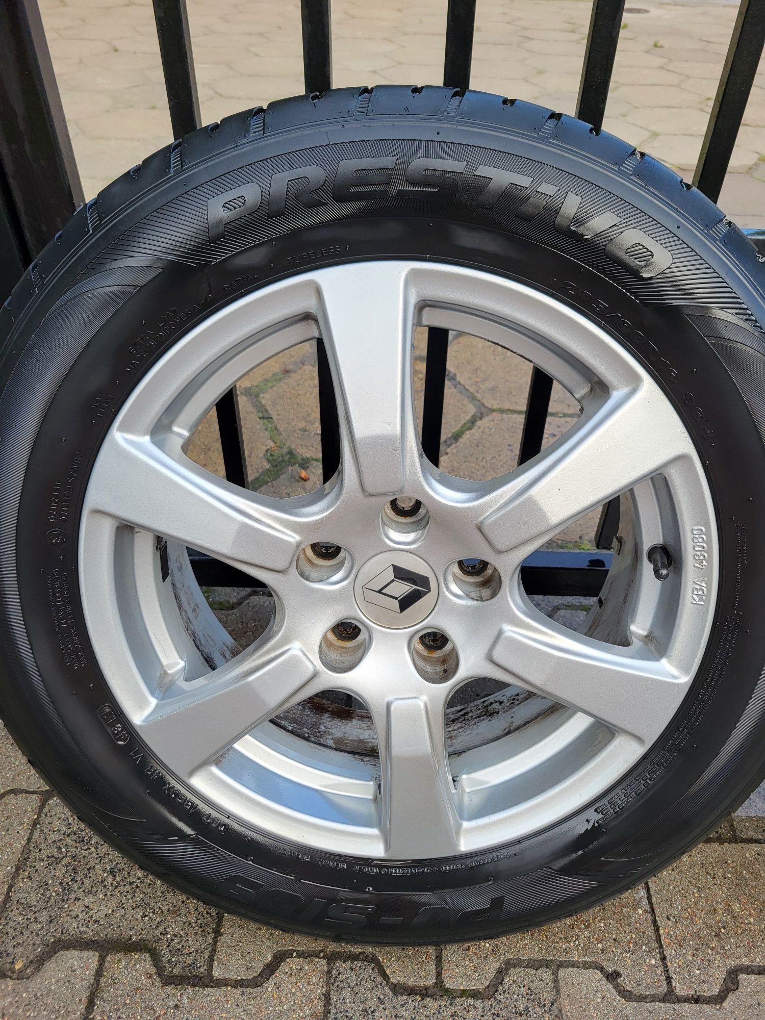 Felgi z oponami komplet 16  5x114.3 Renault