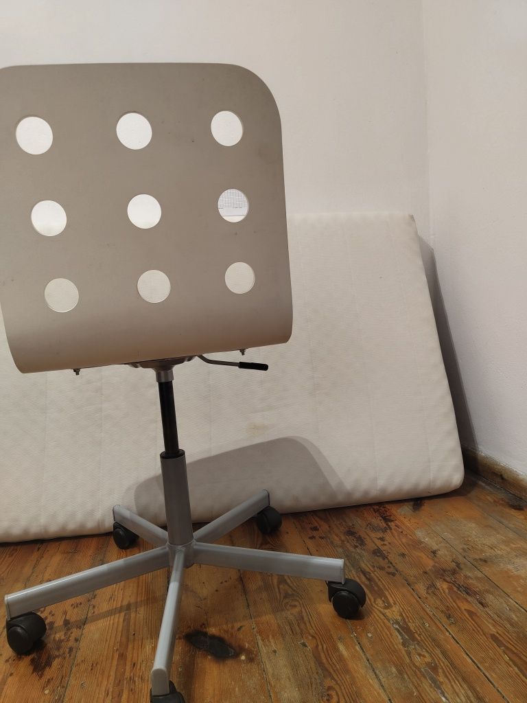 Krzesło dziecięce białe Ikea