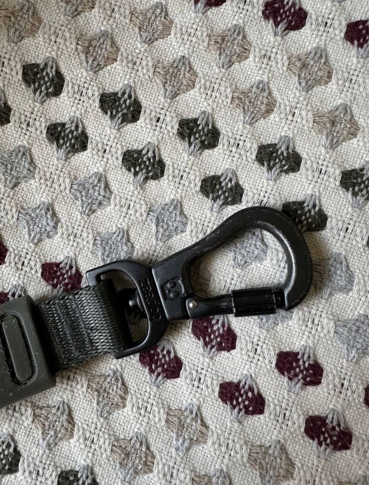 Поводок для собак с амортизатором и карабином Zee.dog carbon airleash