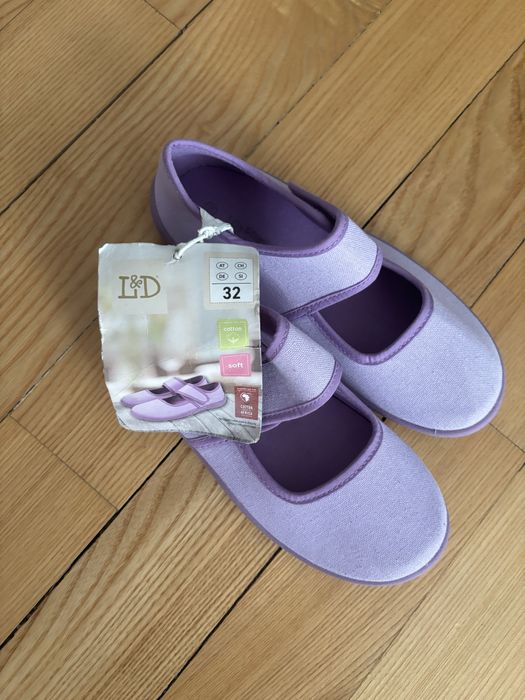 Тапочки нові у школу