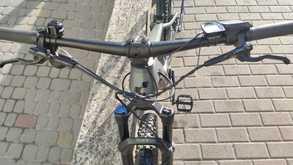 Електровелосипед Cube, колеса 27.5, рама S