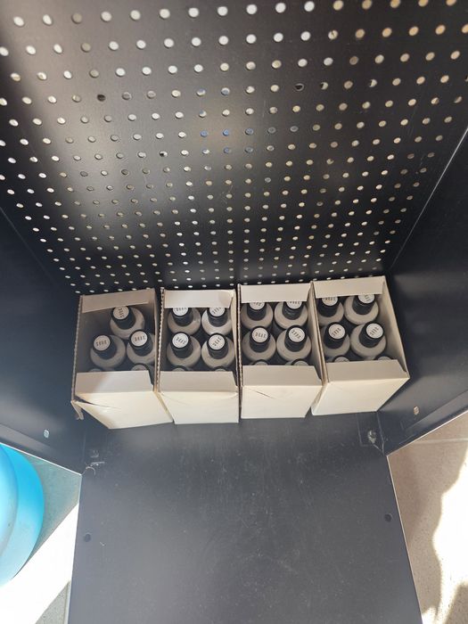 Expositores de Tintas em Metal com Rodas