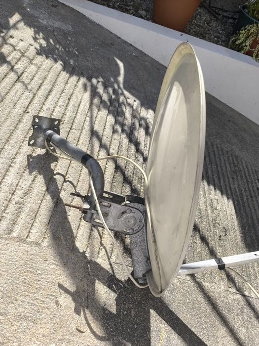 Prato parabólica com suporte