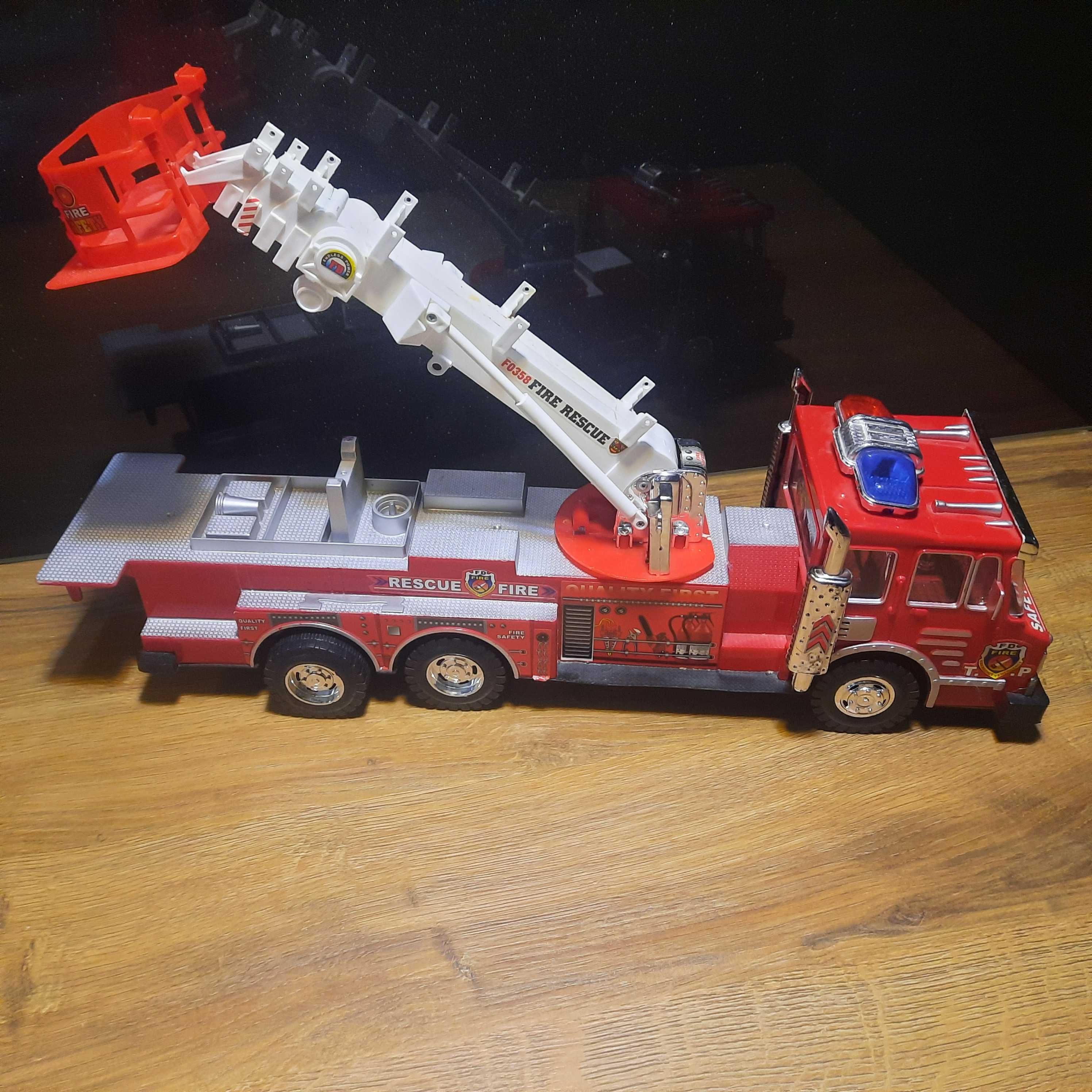 Wóz strażacki pojazd strażaka zabawka dla chłopca