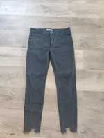 Czarne jeansy Bershka 42