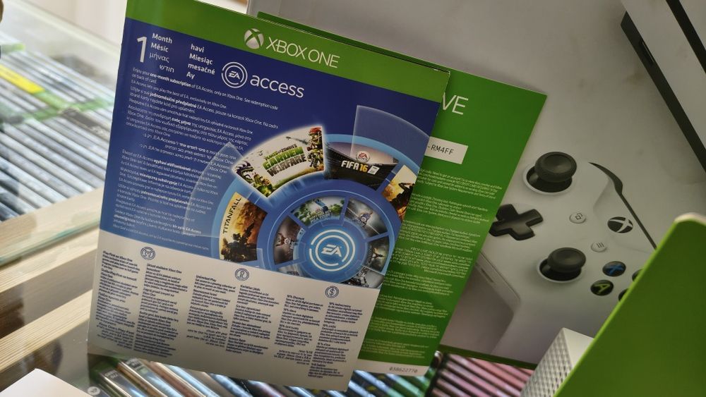 Konsola Xbox one s 500gb, pad, kable, abonament