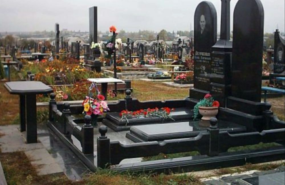 Прибирання на могилі кладовищі догляд за могилами уборка кладбище