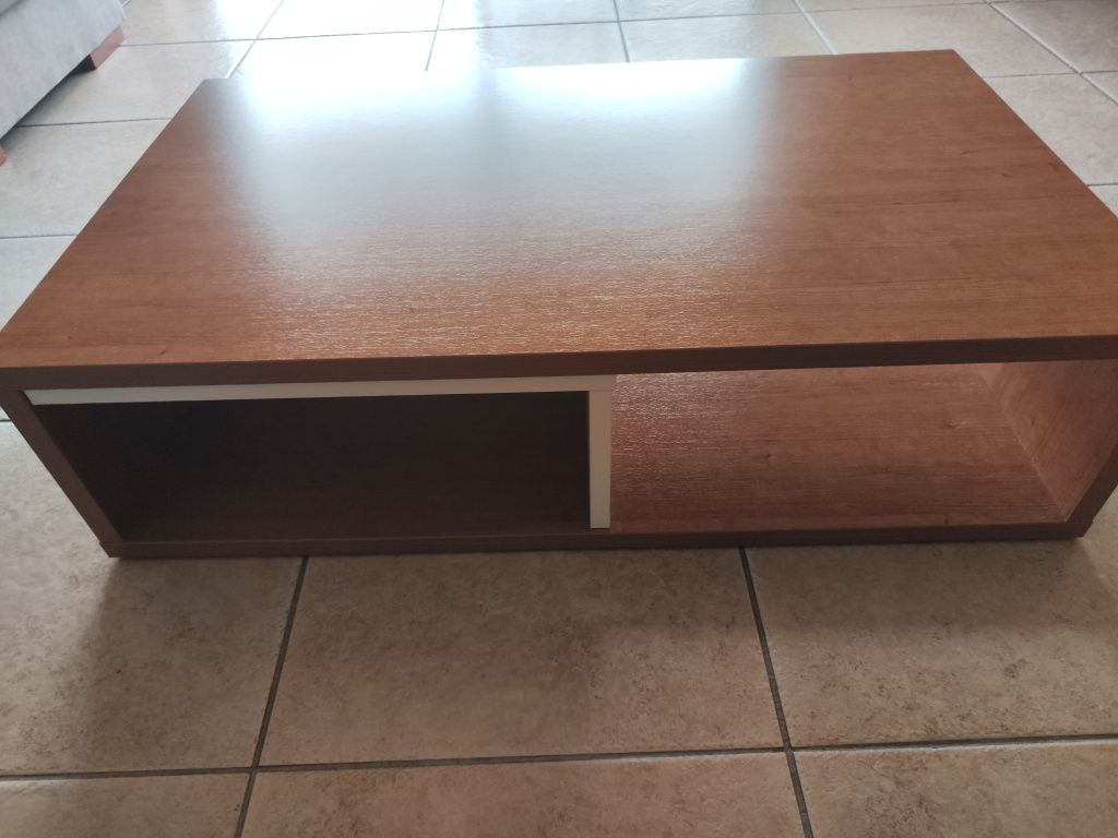 Mesa de centro com pouco uso