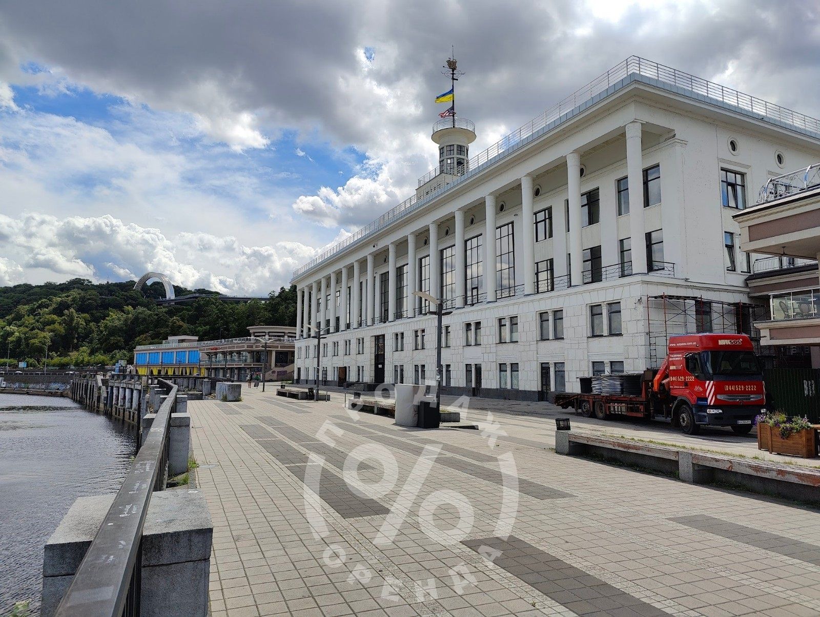 Окремо Стояча Будівля Офіс або Ресторан з панорамним видом, S=646м2