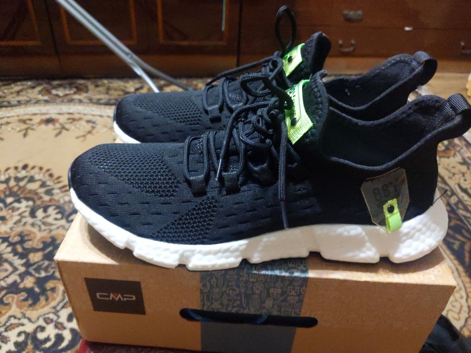 Кроссовки летние