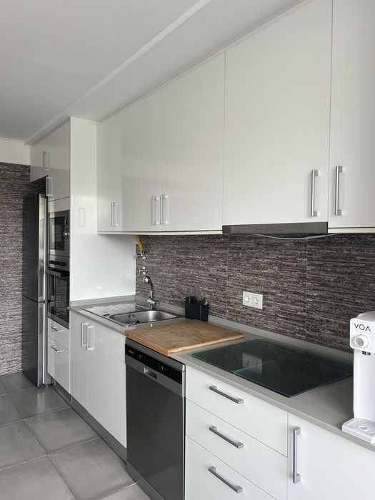 Alugo apartamento t3 Sobreda! Entrada em novembro. 2 rendas e 1 caução