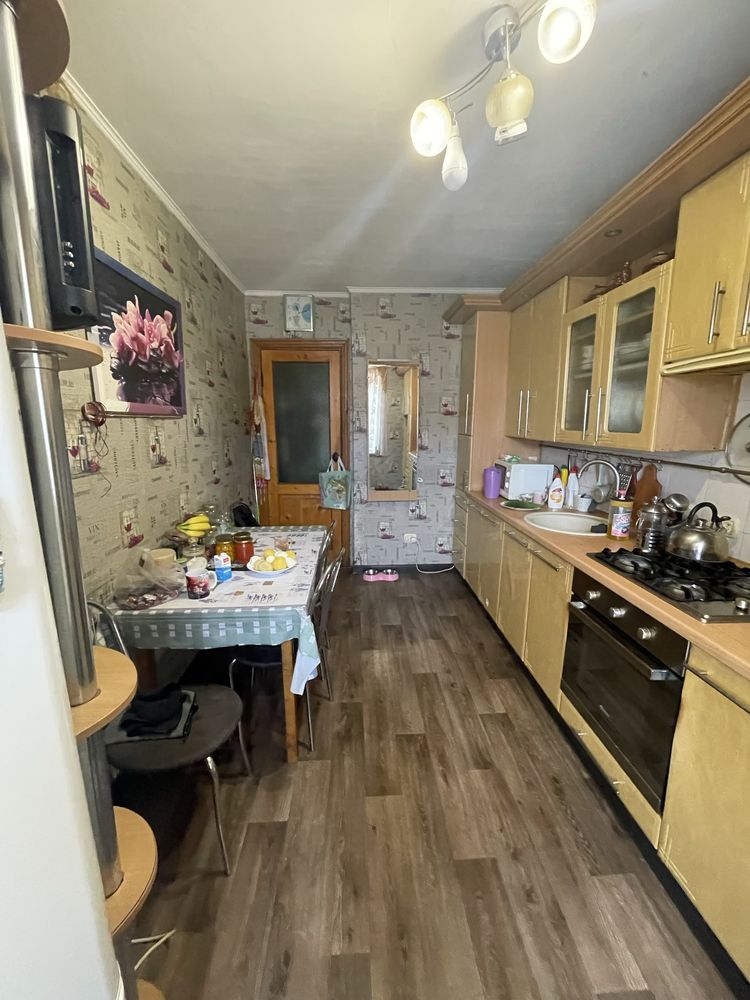 Продам 3-к квартиру в центрі міста