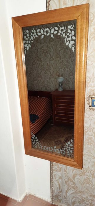 продаю зеркало на стену 130х61см
