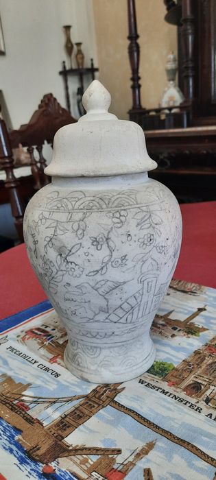 Pote em barro cozido para pintar