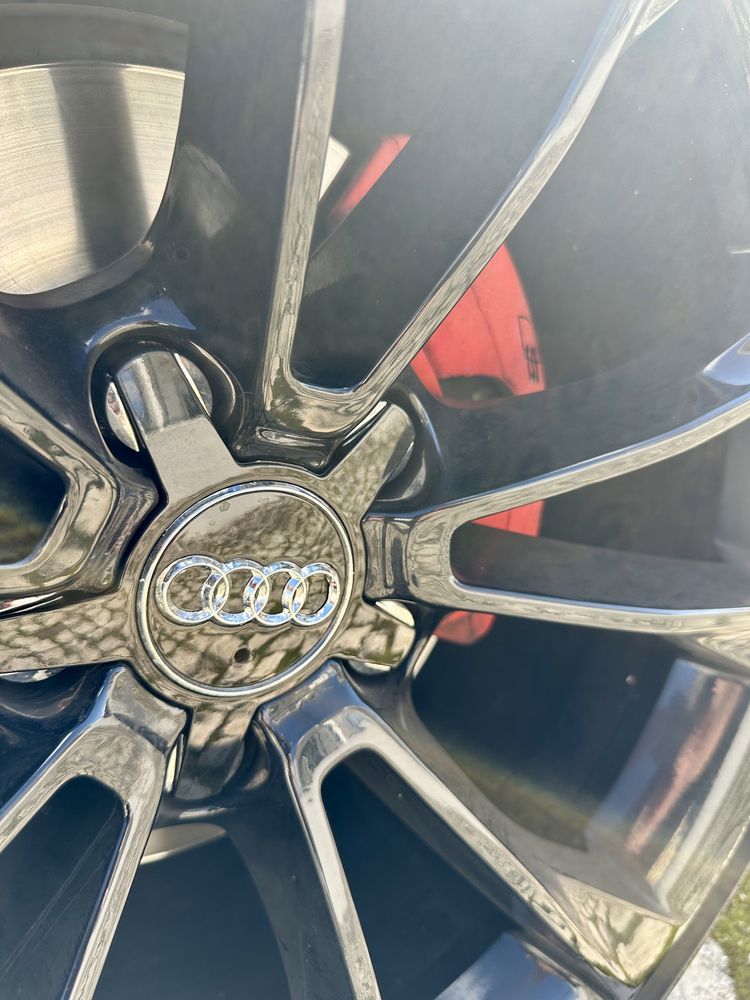 Audi A3 2.0 S line S Tronic black and white
