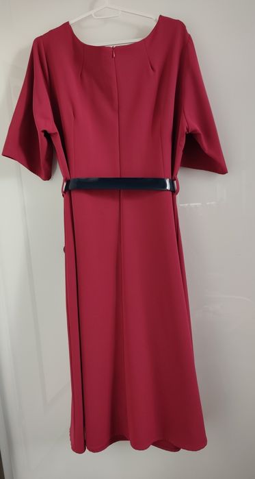 Amarantowa sukienka z granatowym paskiem rozmiar 50