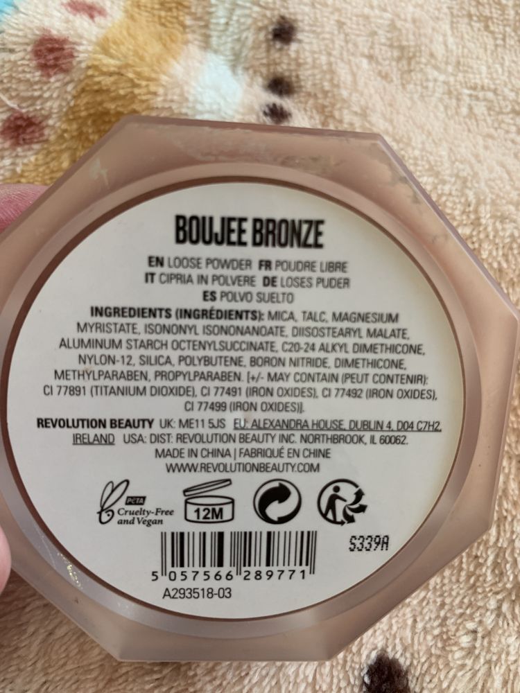 Nowy puder rozświetlający Makeup Obsession Makeup Revolution