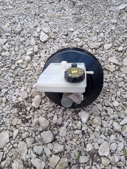 Serwo pompa hamulcowa zbiorniczek Master III Nissan NV 400