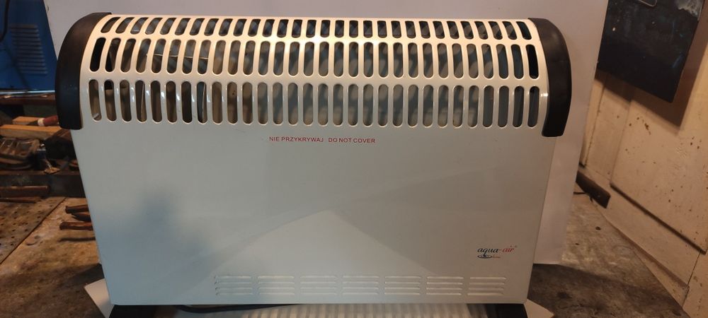 Grzejnik elektryczny z nawiewem i wyłącznikiem czasowym