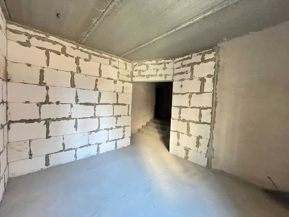 ПРОДАЖ 2-кімнатної квартири в престижній локації біля Озера (Виставка)