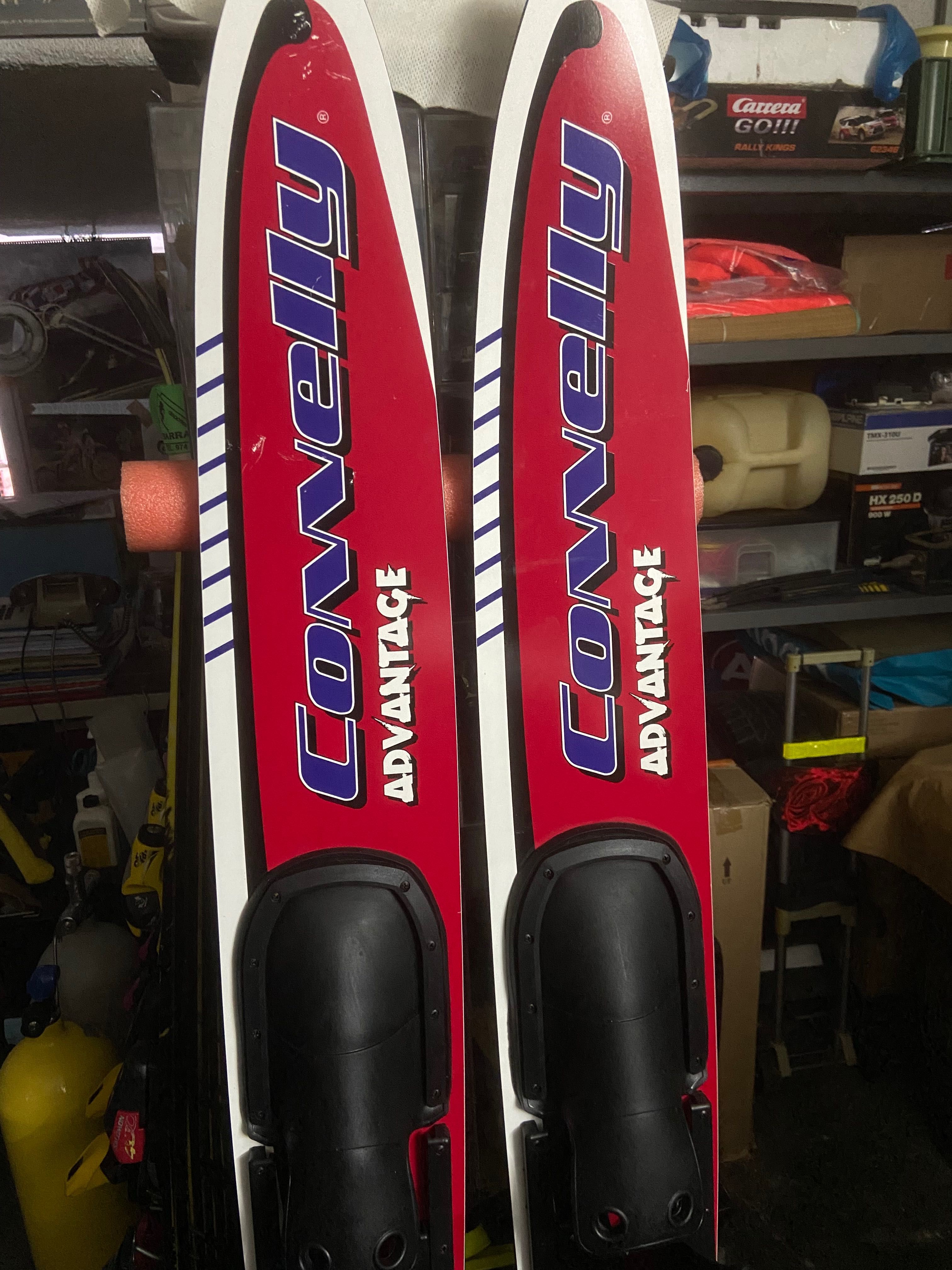 Skis aquáticos em muito bom estado.