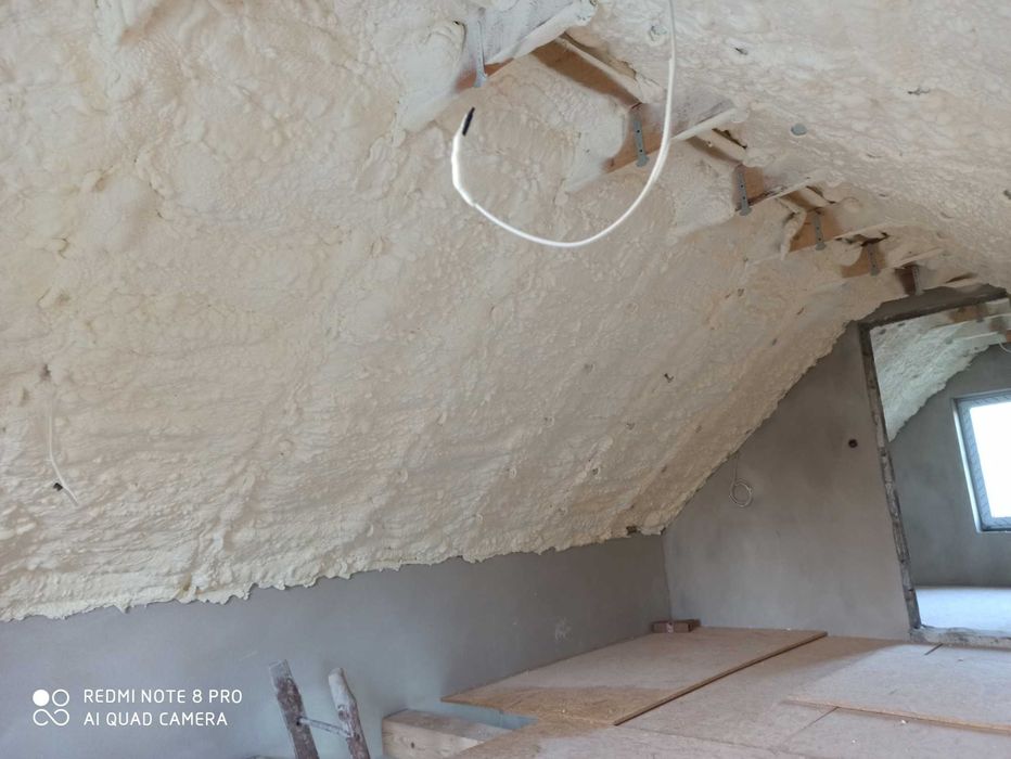 Piana PUR, Ocieplenie poddasza, ocieplanie piana, izolacja pianką