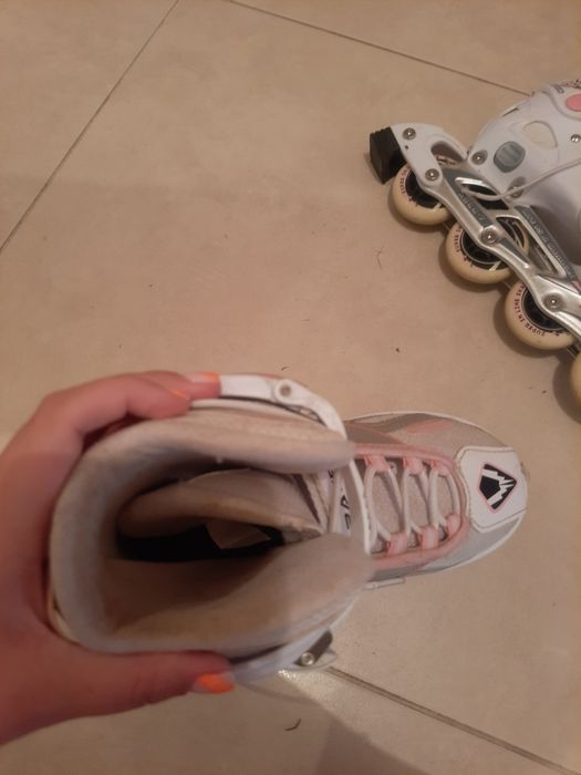 Damskie rolki różowe.