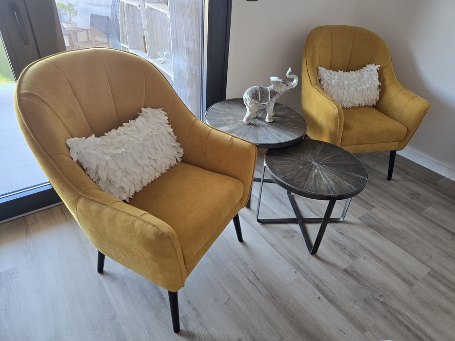 Cadeiras com 2 mesas de apoio! Lindíssimas! Oportunidade!