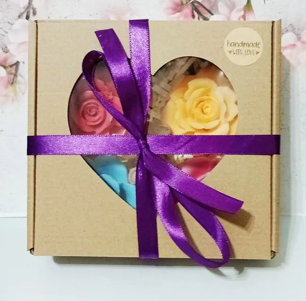 Mini mydełka flowerbox 4 róże 3D i miś na prezent w pudełku