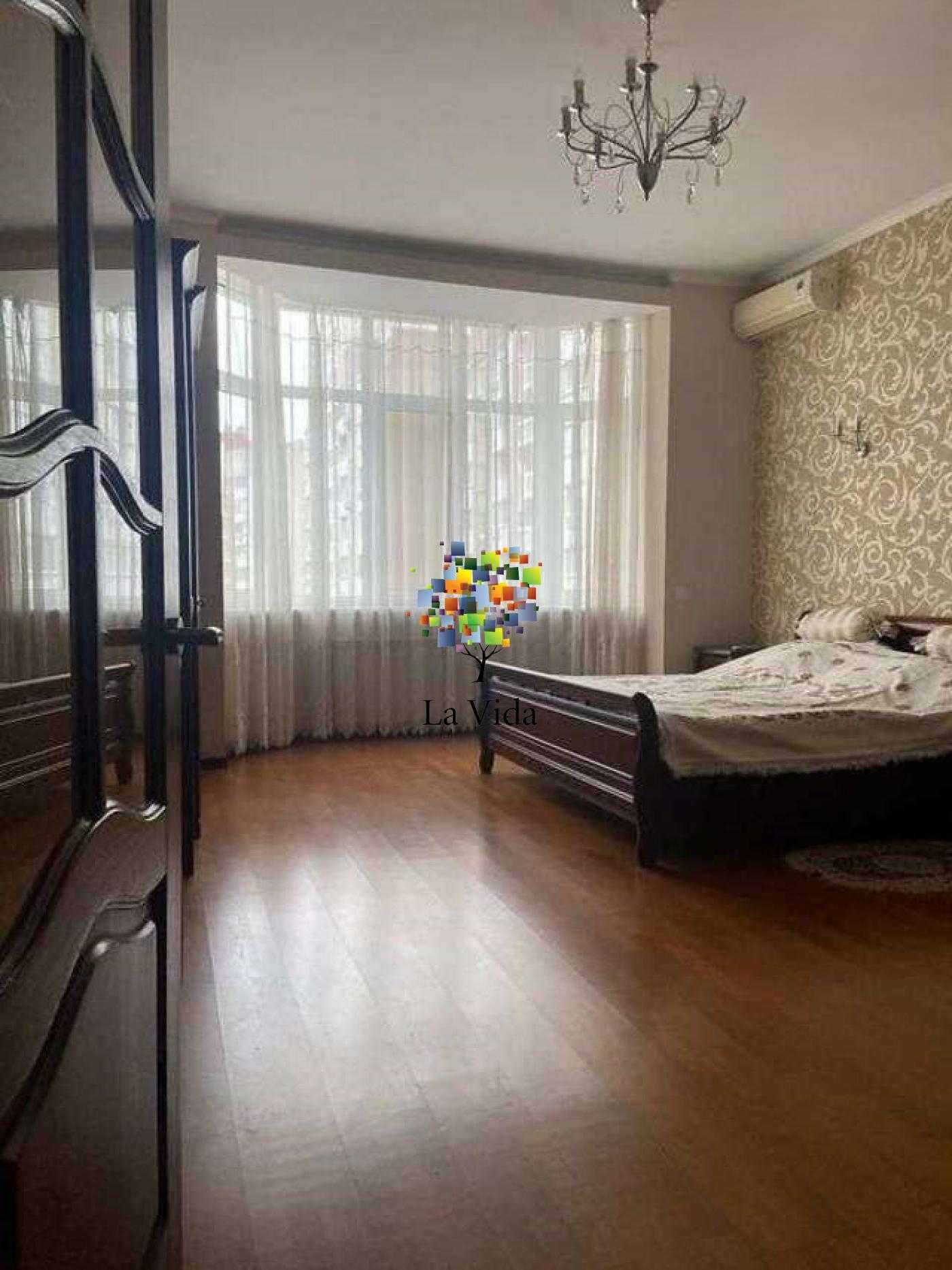 Продаж 2к квартири Урловська 16/37
