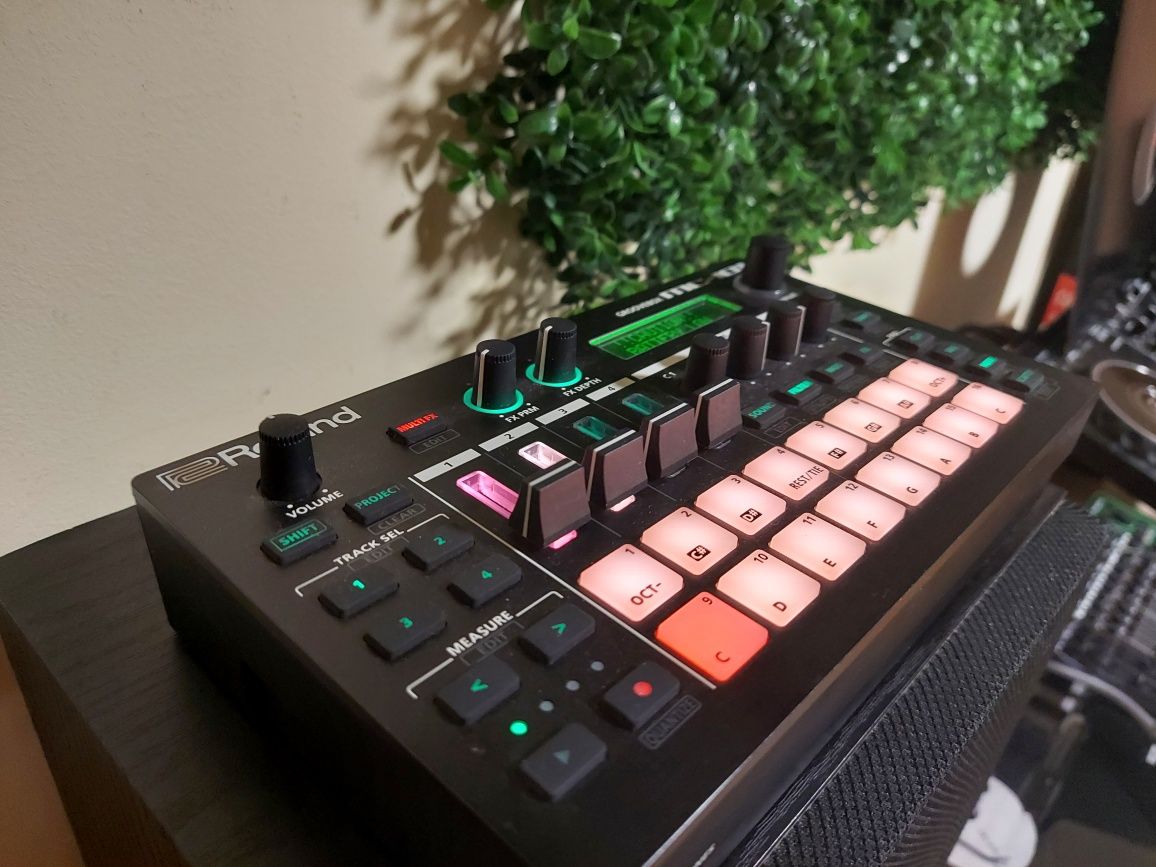 Roland MC 101 Groovebox