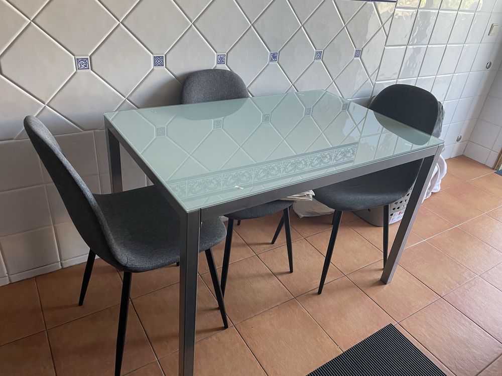 Mesa + 4 cadeiras